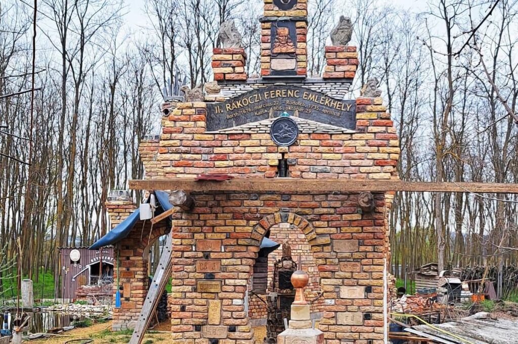 Bugaszegi Téglagaléria: különös világ Balatonboglár határában