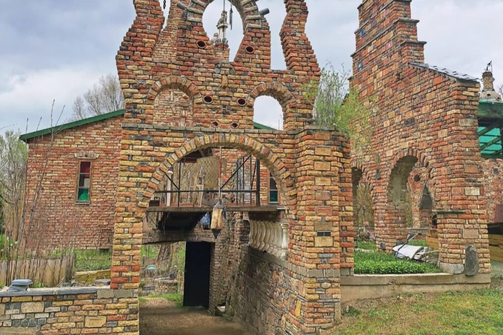 Bugaszegi Téglagaléria: különös világ Balatonboglár határában