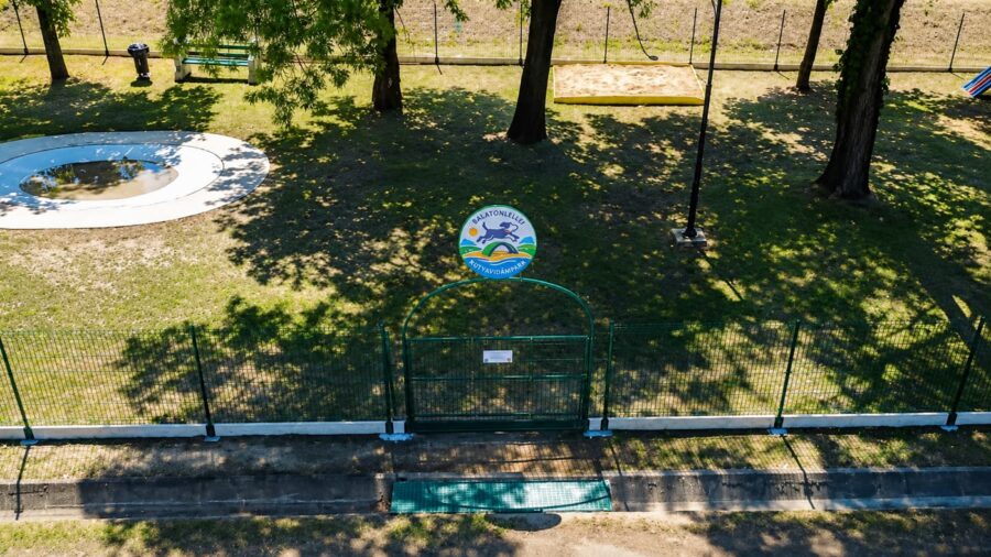Ingyenes kutyavidámpark várja a négylábúakat Balatonlellén