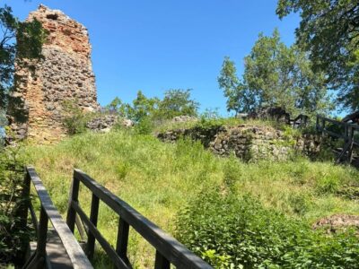 Kereki vár: középkori rom a Balaton fölötti dombok között
