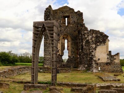 Középkori falak a dörögdi mezők között – a Szent András-templomrom Taliándörögdön