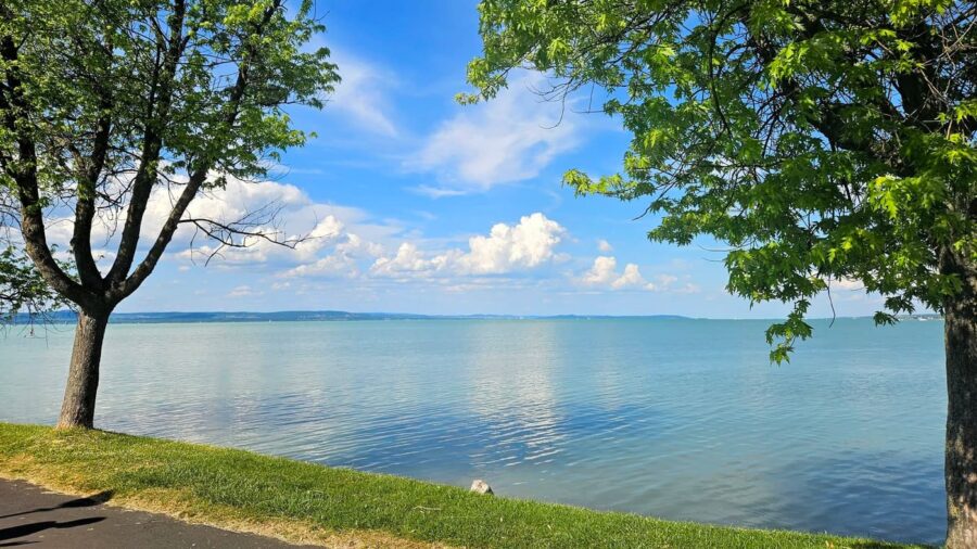 Siófok után Balatonlelle is korlátozza a közterületi alkoholfogyasztást