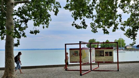 Különleges szabadtéri tárlat érkezett Balatonfüredre