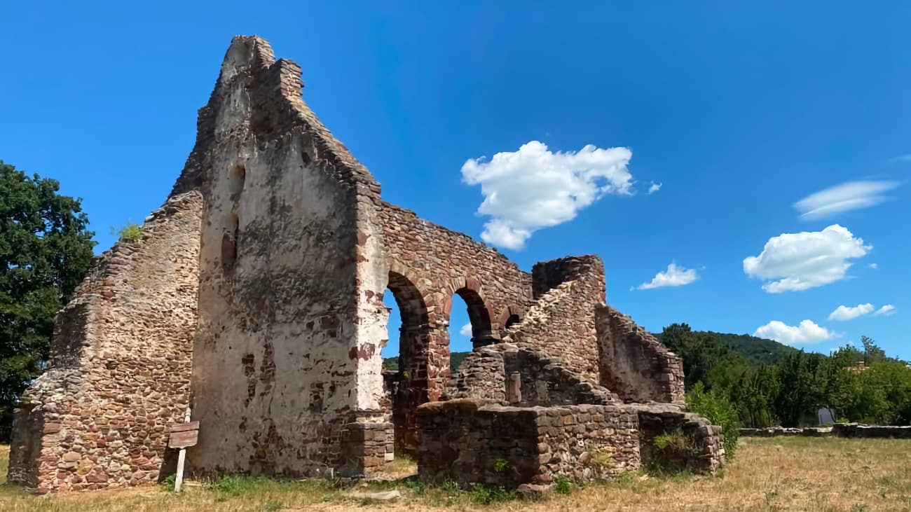 Egy eltűnt falu temploma – az ecséri templomrom története