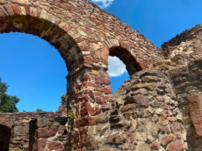 Egy eltűnt falu temploma – az ecséri templomrom története