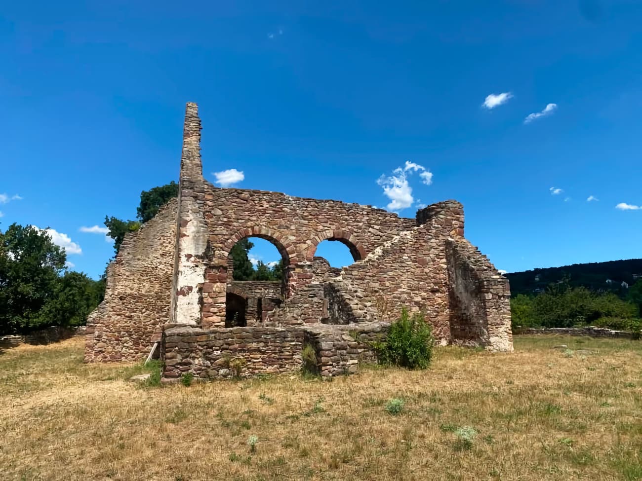 Egy eltűnt falu temploma – az ecséri templomrom története