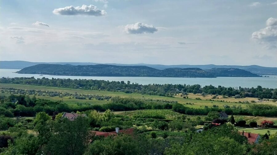 Kőhegyi kilátó Zamárdiban, ahonnan széles balatoni panoráma nyílik