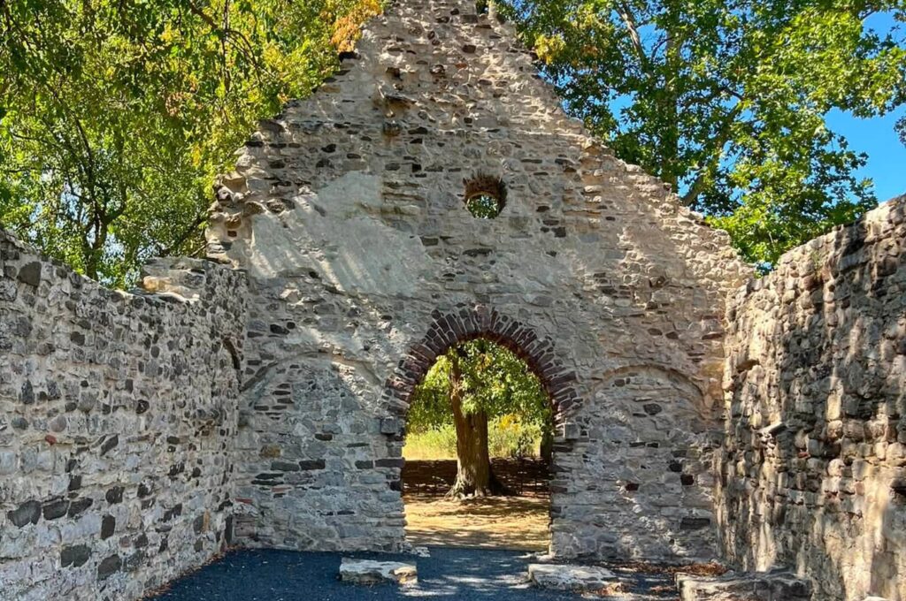 Egy elpusztult középkori falu temploma áll ma is Aszófőn