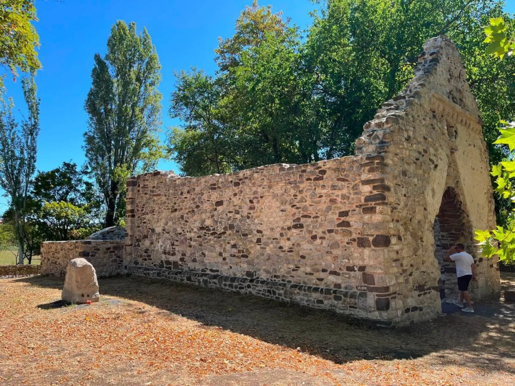 Egy elpusztult középkori falu temploma áll ma is Aszófőn