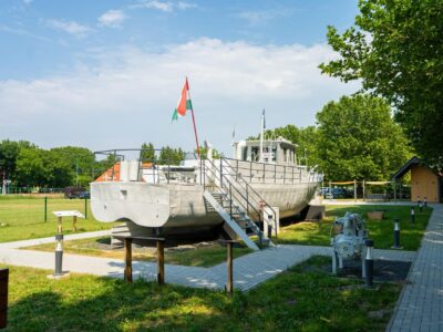 Régi balatoni halászhajó kapott új szerepet Vonyarcvashegyen