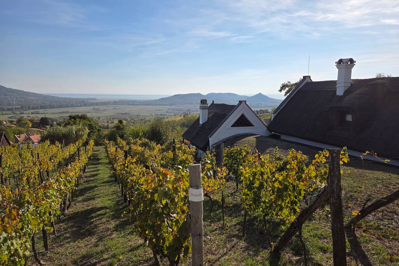 Szent György-hegy – Bazaltorgonák, barokk kápolna és szőlőhegyi panoráma