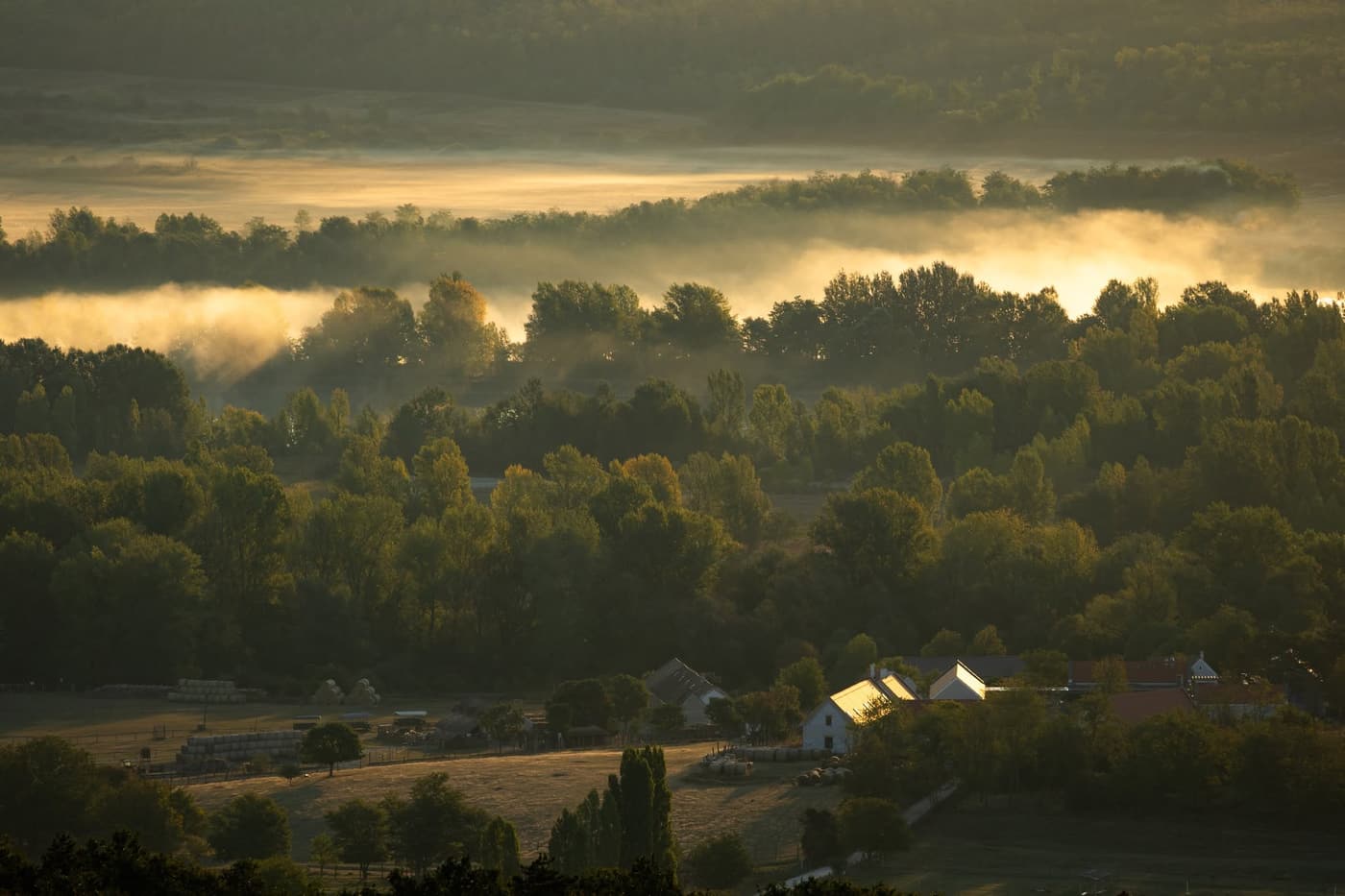 Őszi páratenger a Tóti-hegy alatt – különleges arcát mutatja a Balaton-felvidék