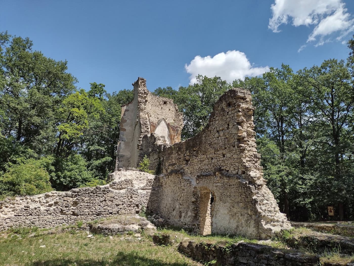 Ötszáz éves falak őrzik Kinizsi Pál kolostorának emlékét Nagyvázsonyban